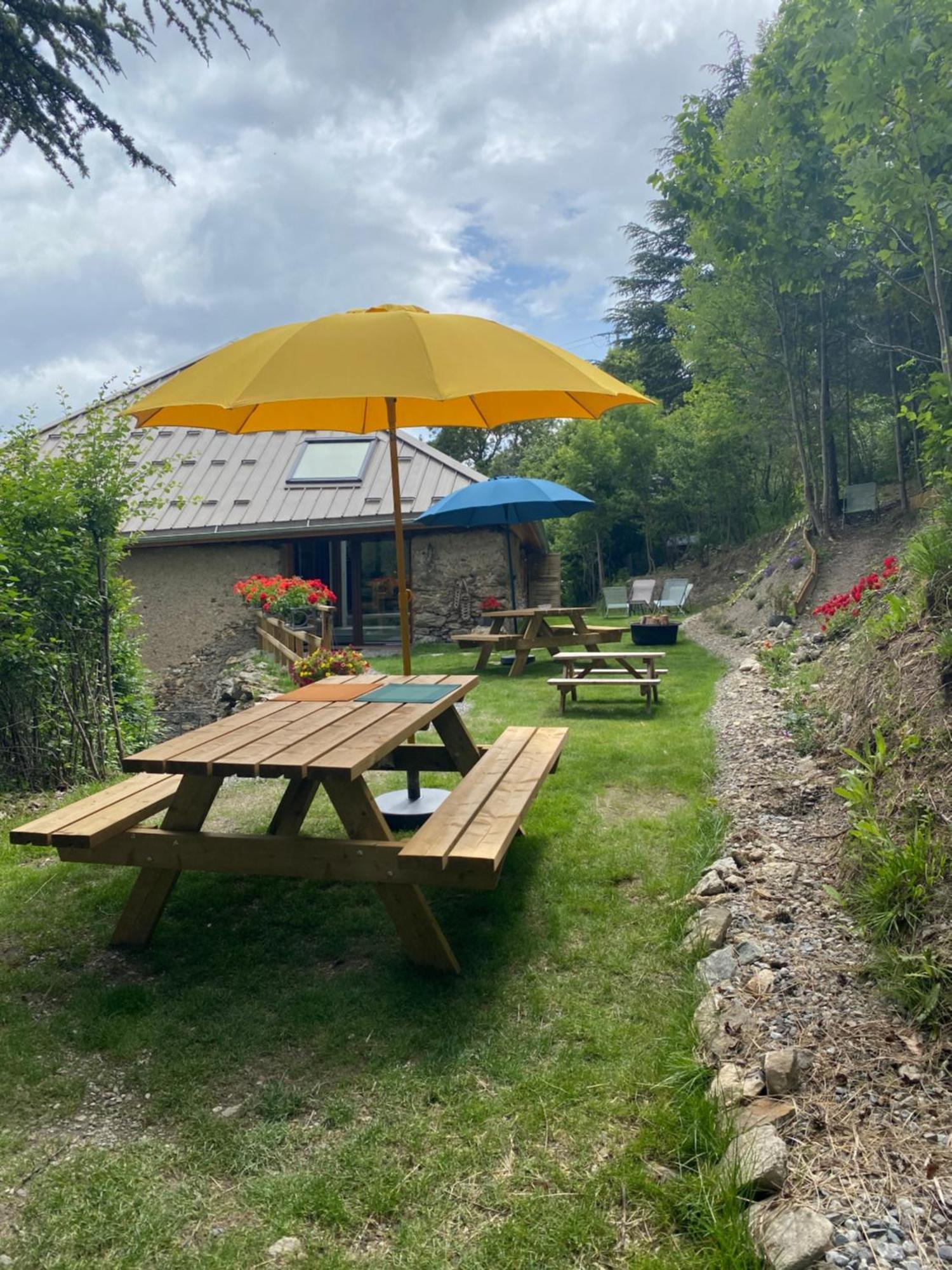 Le Couleau Bed and Breakfast Chateauroux-les-Alpes Exteriör bild